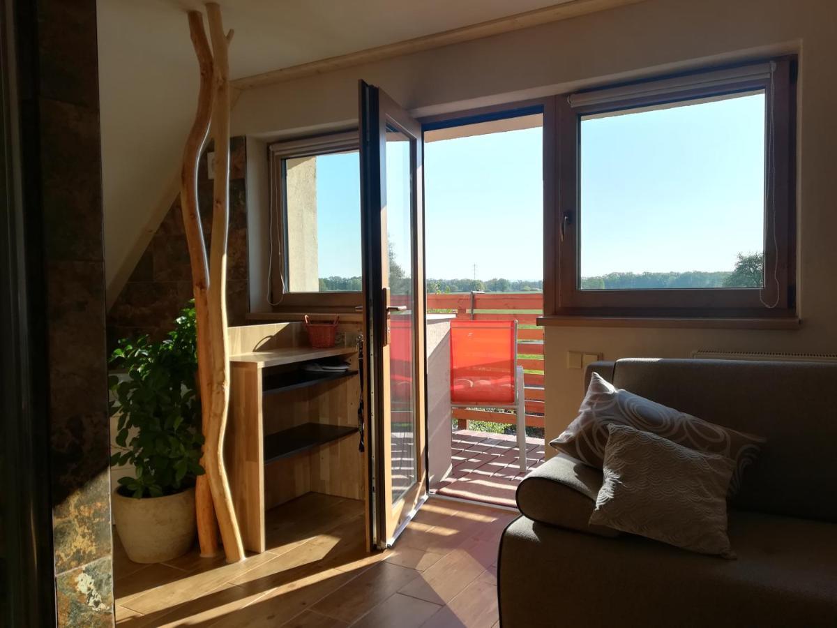 Apartman Life In Nature Jaronice Екстериор снимка